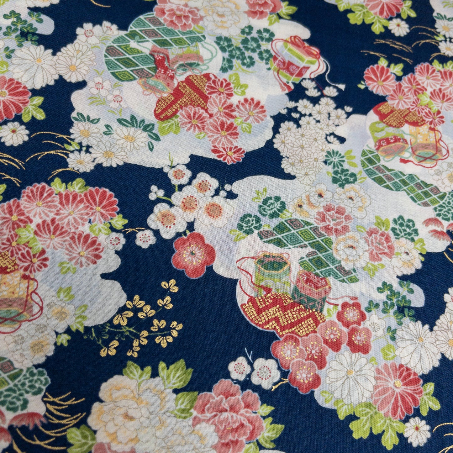 Japan | gilded japanese kaioke 燙金百花海貝桶 | cotton printed shirting 純棉