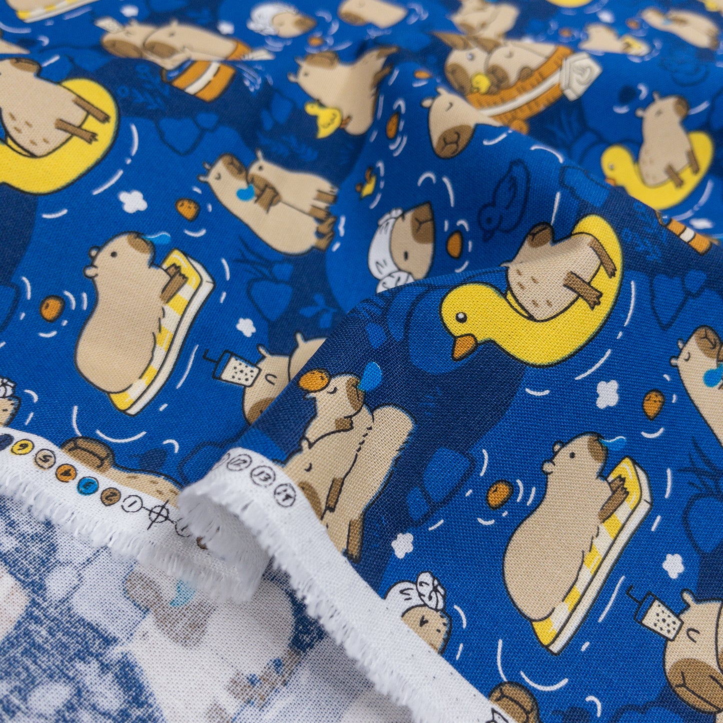 Taiwan | 水豚温泉 capybara | cotton printed oxford 純棉
