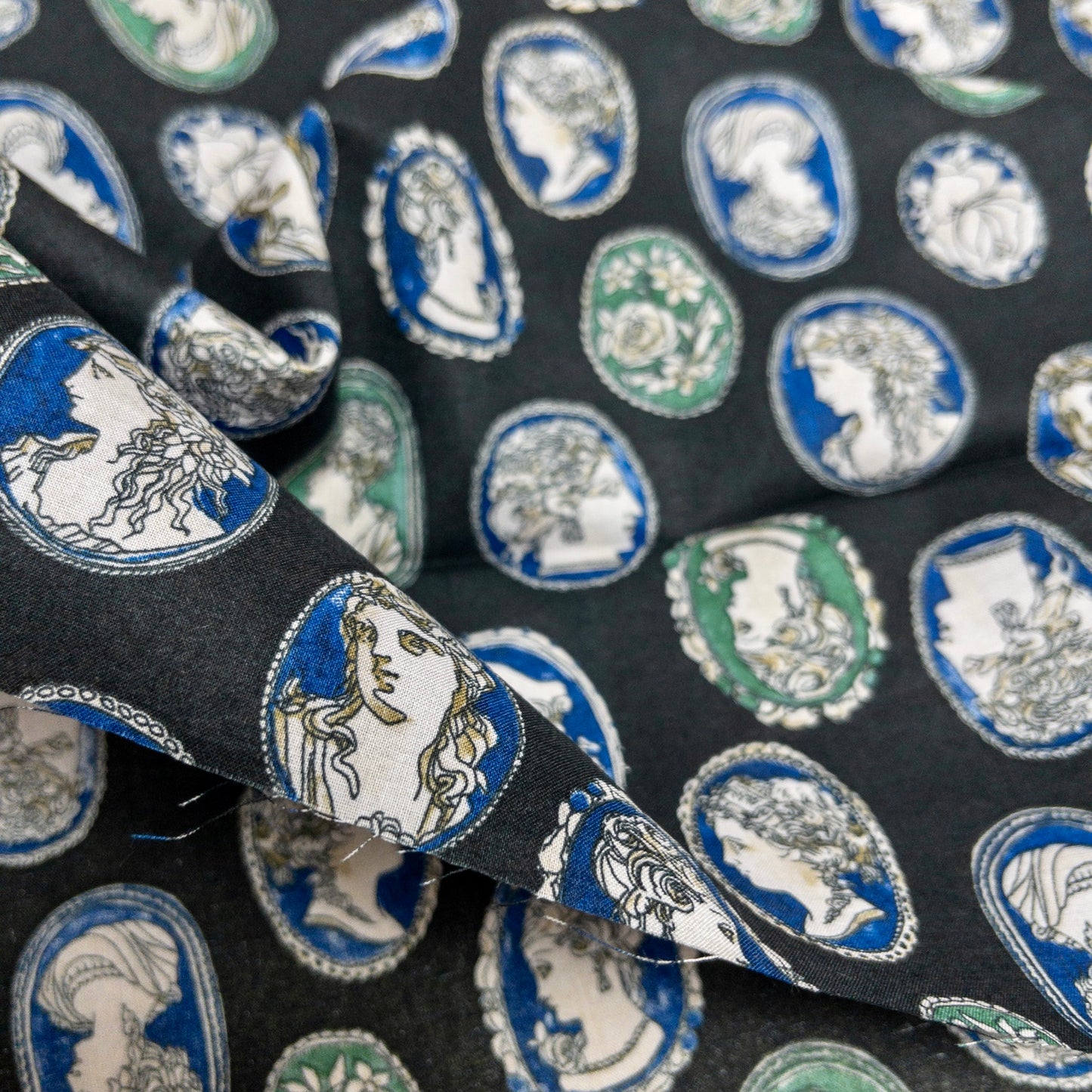 Japan | portrait sculpture 雕塑畫像 | cotton printed shirting 60s 純棉60支
