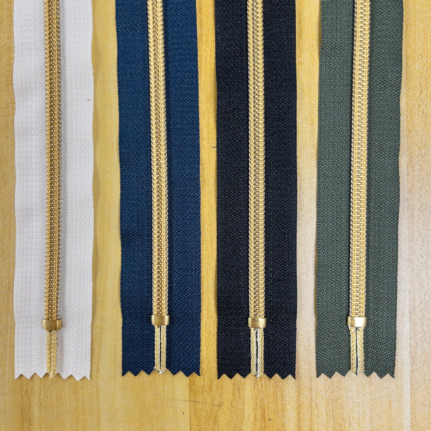 YKK Metallion Gold Coil Nylon close end zipper 30cm 4 colors YKK 金色尼龍密尾拉鍊 30cm 4色