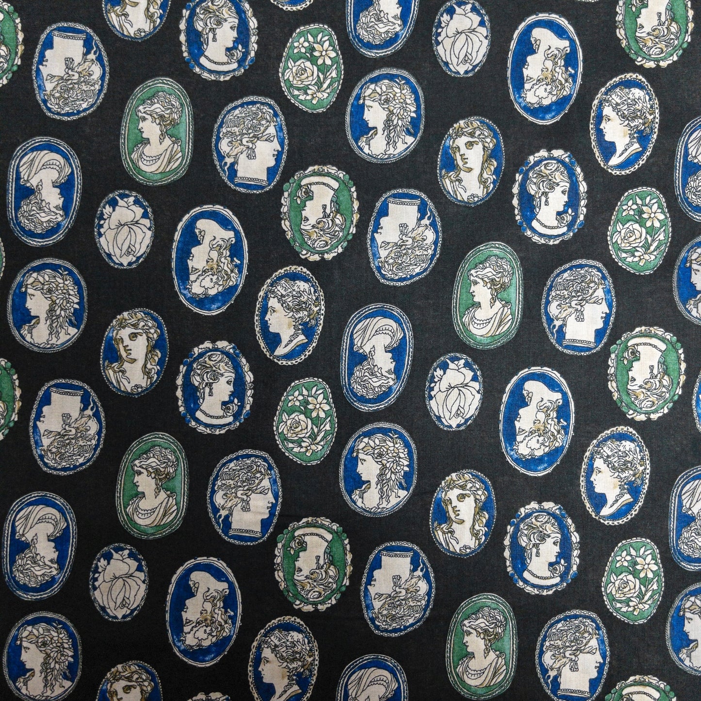 Japan | portrait sculpture 雕塑畫像 | cotton printed shirting 60s 純棉60支