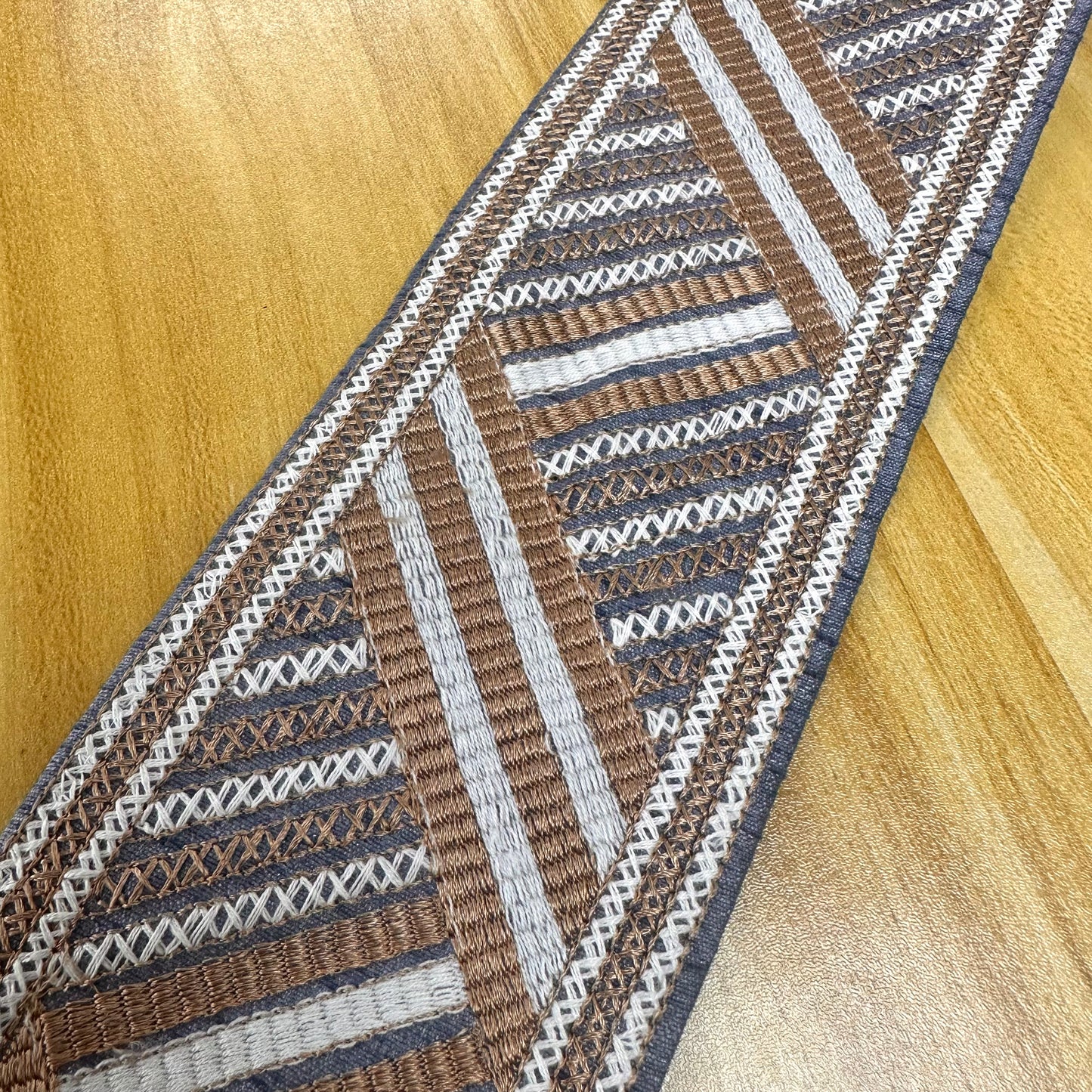 embroidery webbing 刺繡帶 | white brown stripes 白啡斜間 7.5cm