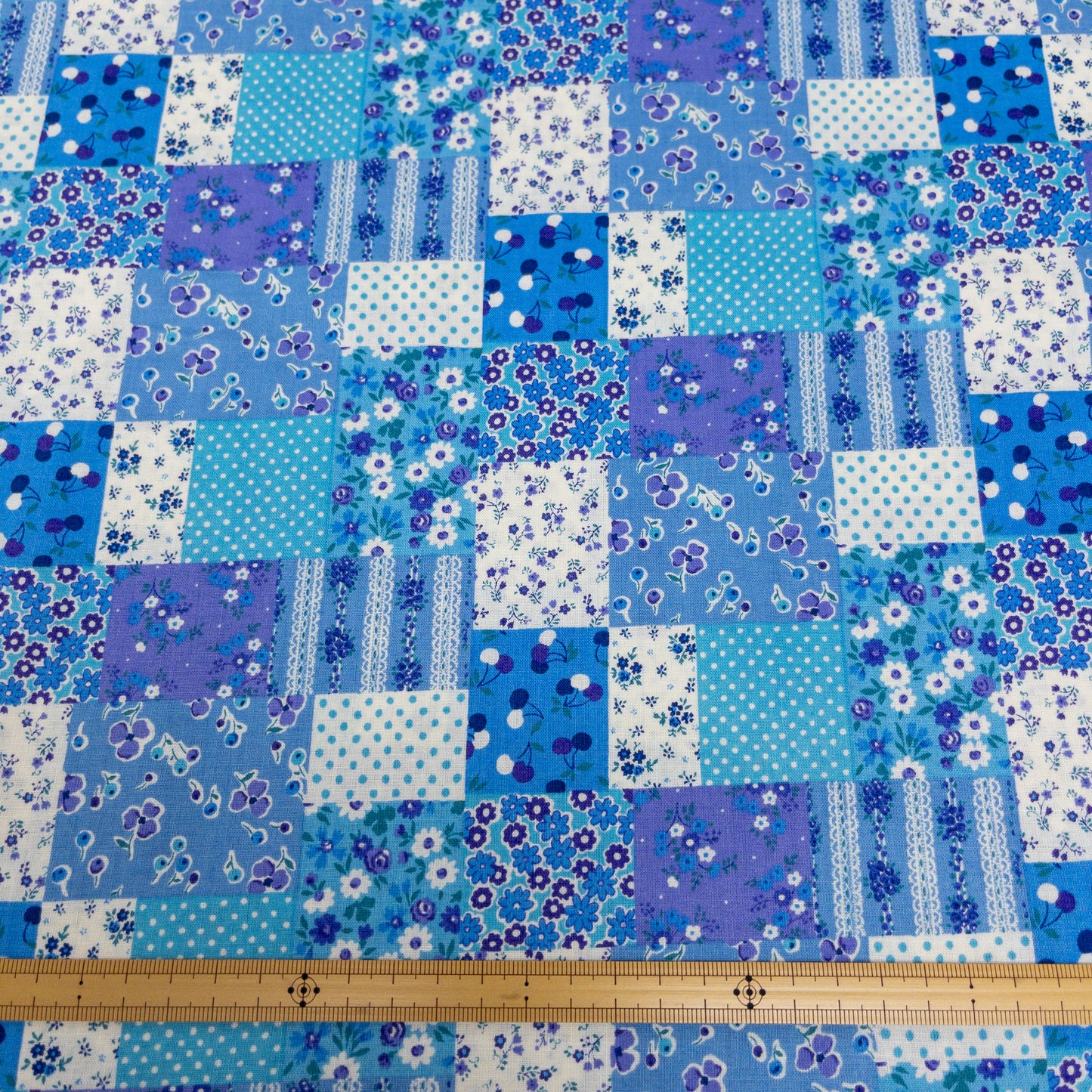 Japan | Petite Floral Polka Dot Patchwork 細花圓點拼布 | cotton printed sheeting