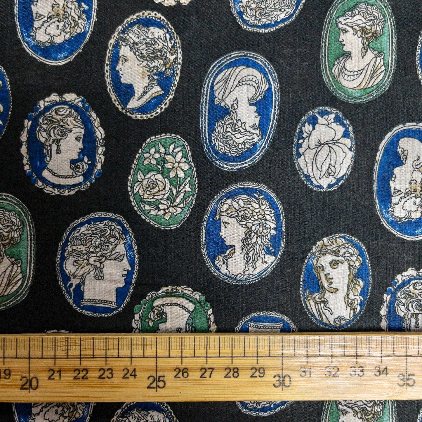 Japan | portrait sculpture 雕塑畫像 | cotton printed shirting 60s 純棉60支