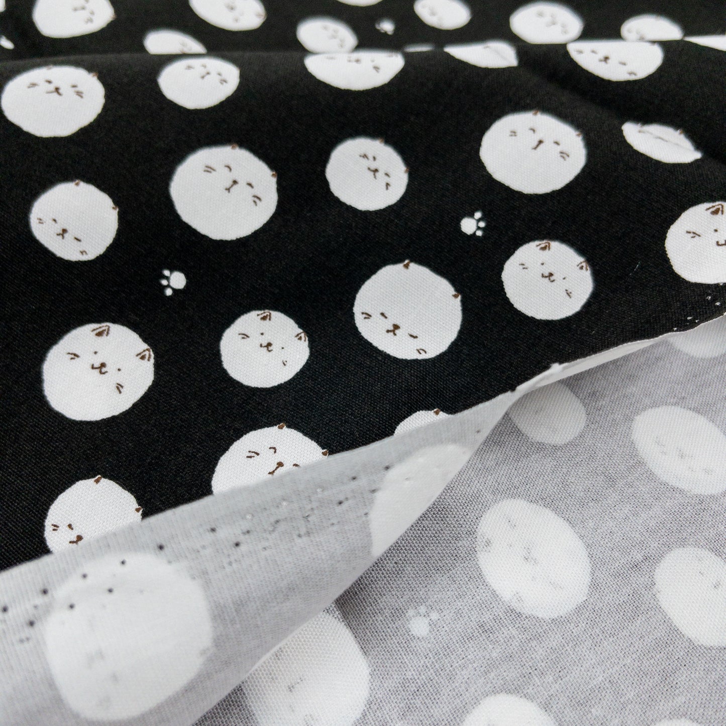 Japan | cat marshmallow 貓貓棉花糖 | cotton printed oxford 純棉
