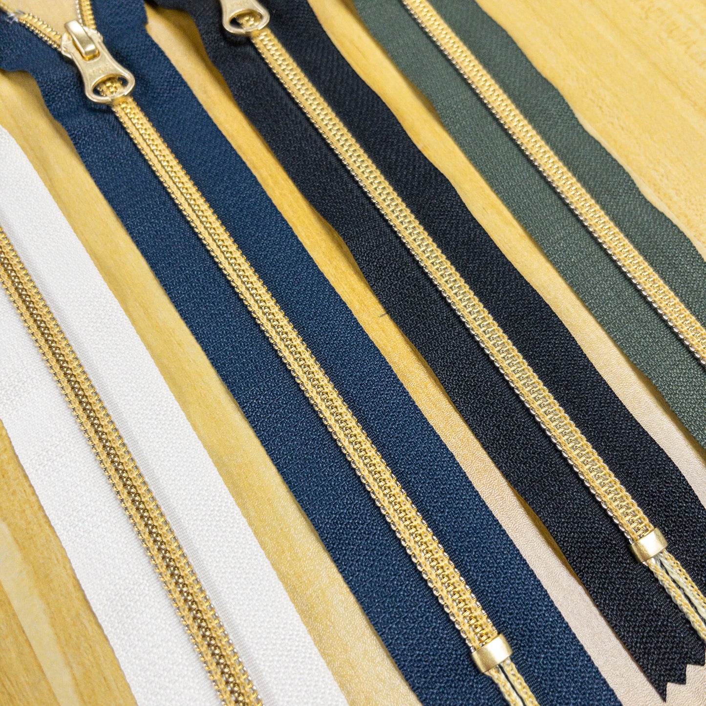 YKK Metallion Gold Coil Nylon close end zipper 20cm 4 colors YKK 金色尼龍密尾拉鍊 20cm 4色
