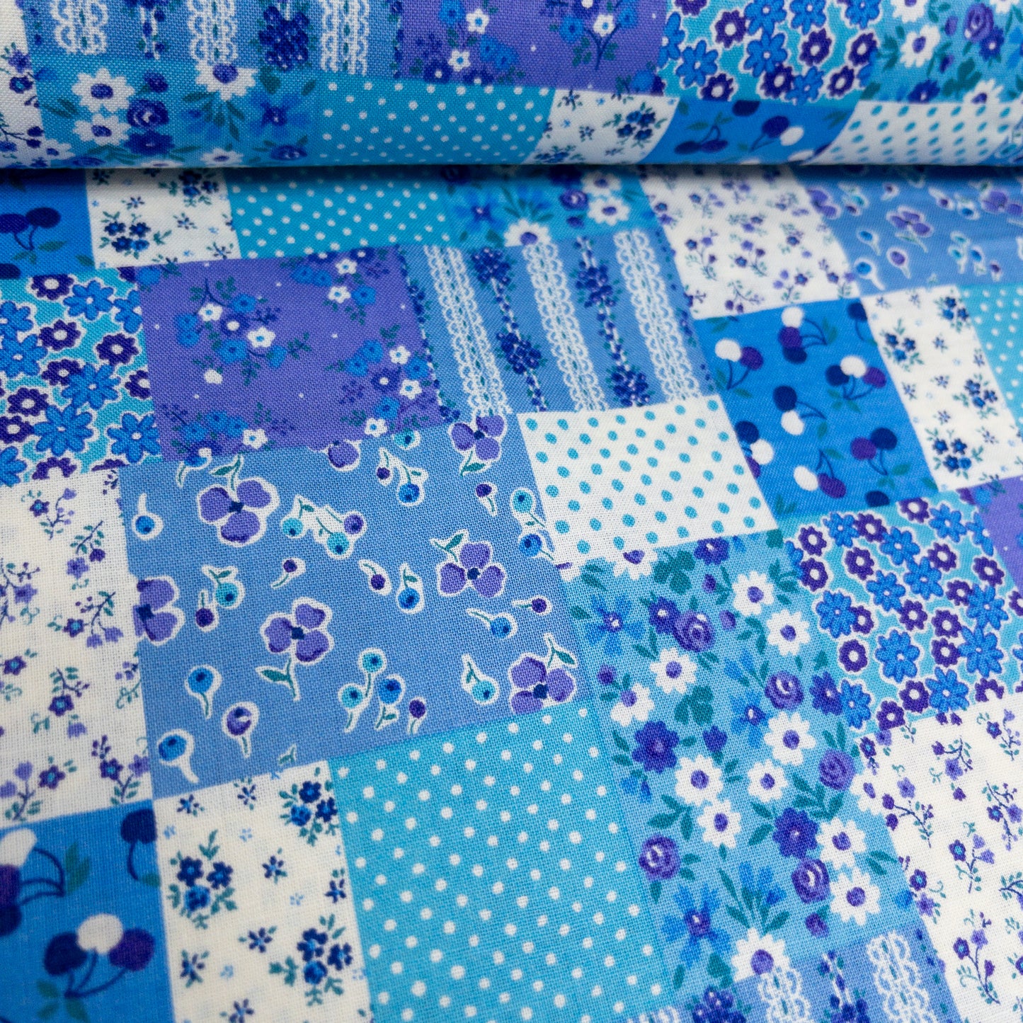 Japan | Petite Floral Polka Dot Patchwork 細花圓點拼布 | cotton printed sheeting