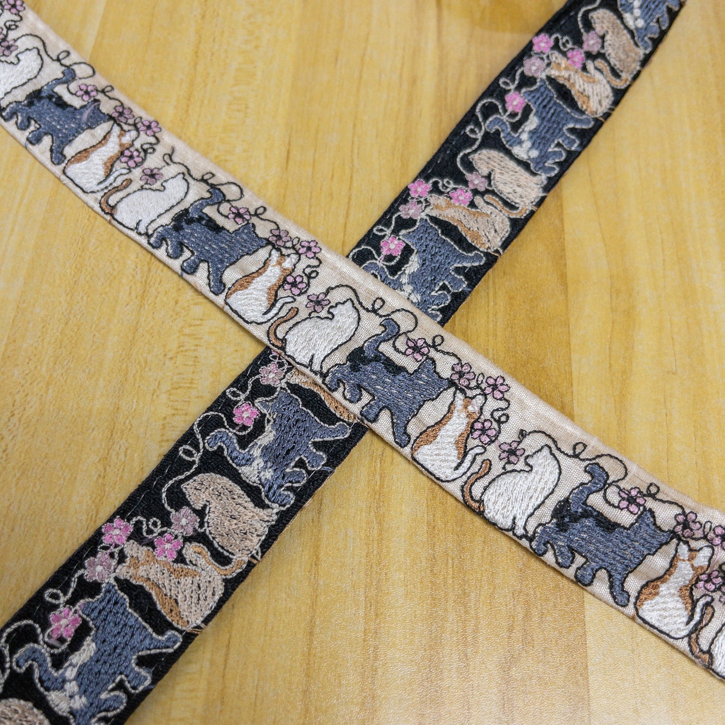 India | cats & flowers 3.3cm 貓貓心 | embroidery webbing 刺繡帶