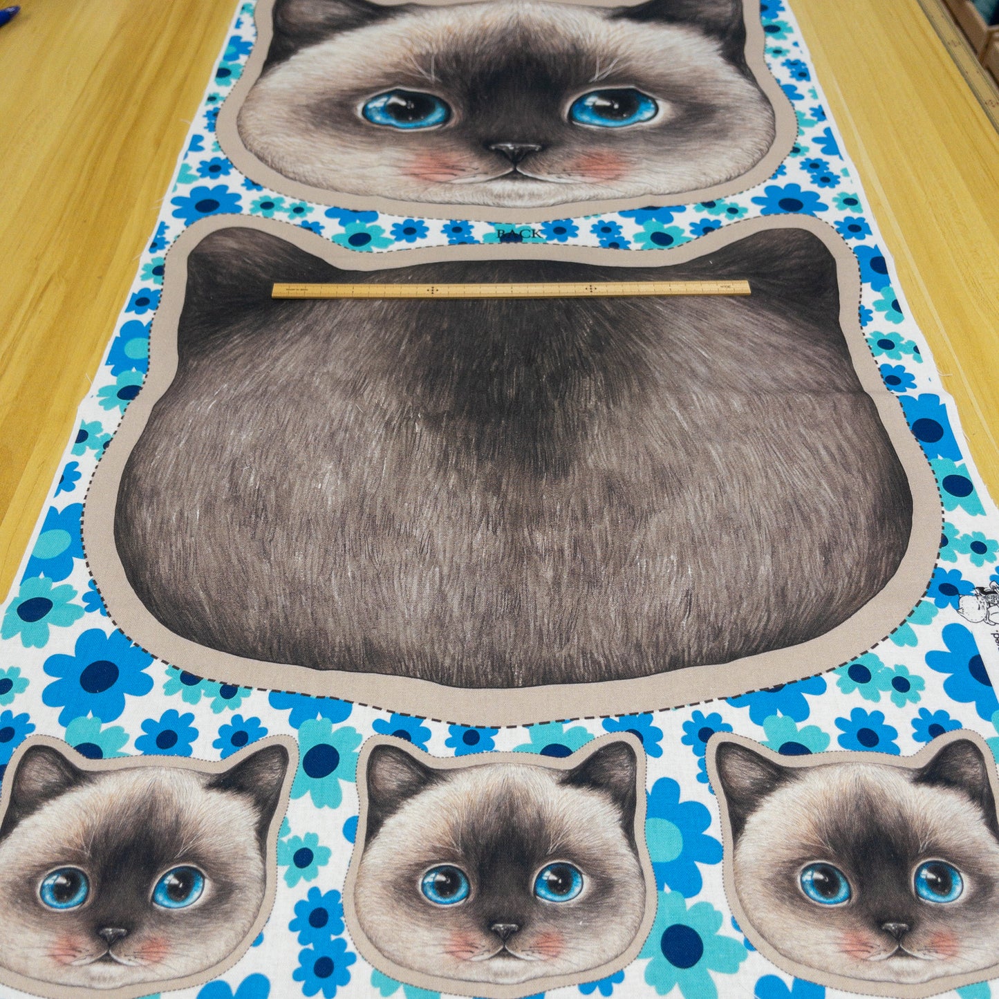 Unclecat 貓叔叔 | Klaudy cushion 大頭枕定位布 | cotton linen 棉麻