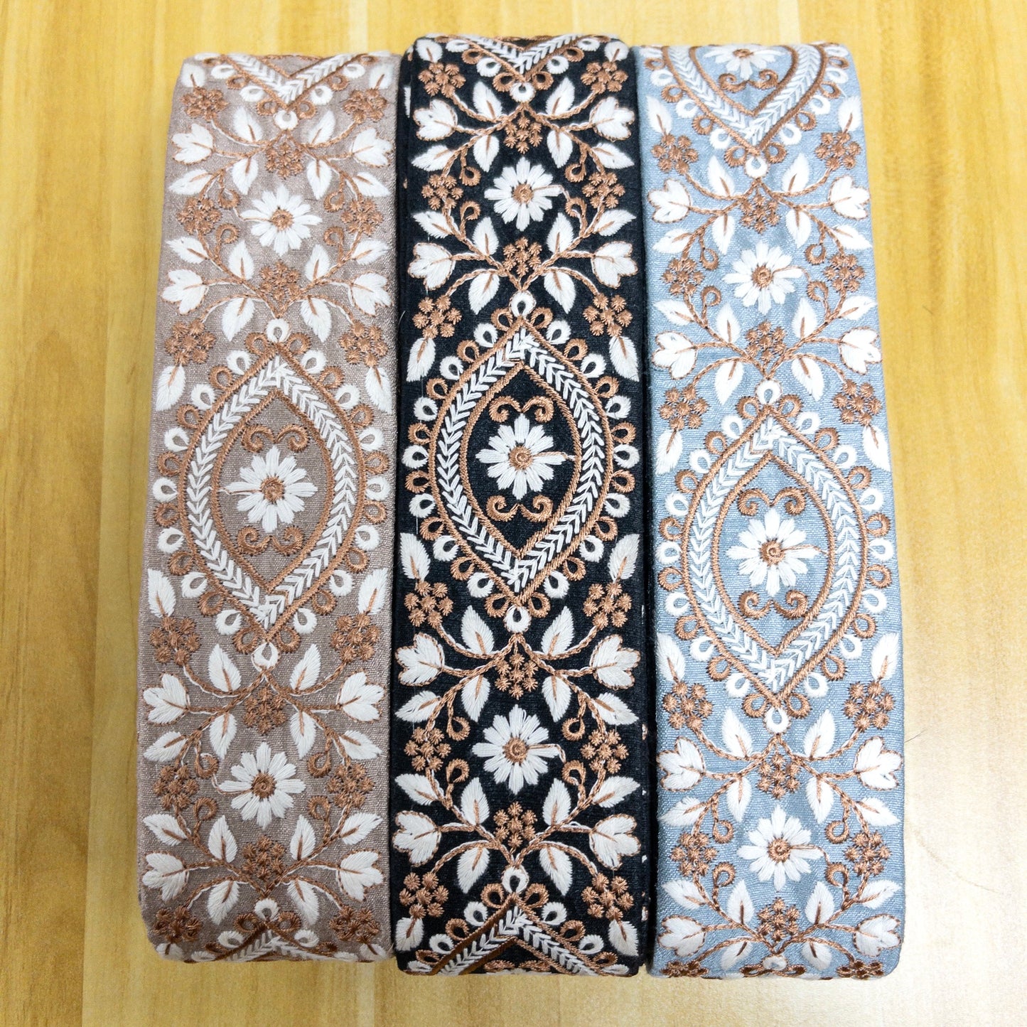 embroidery webbing 刺繡帶 | saree border 啡白花邊框 5cm