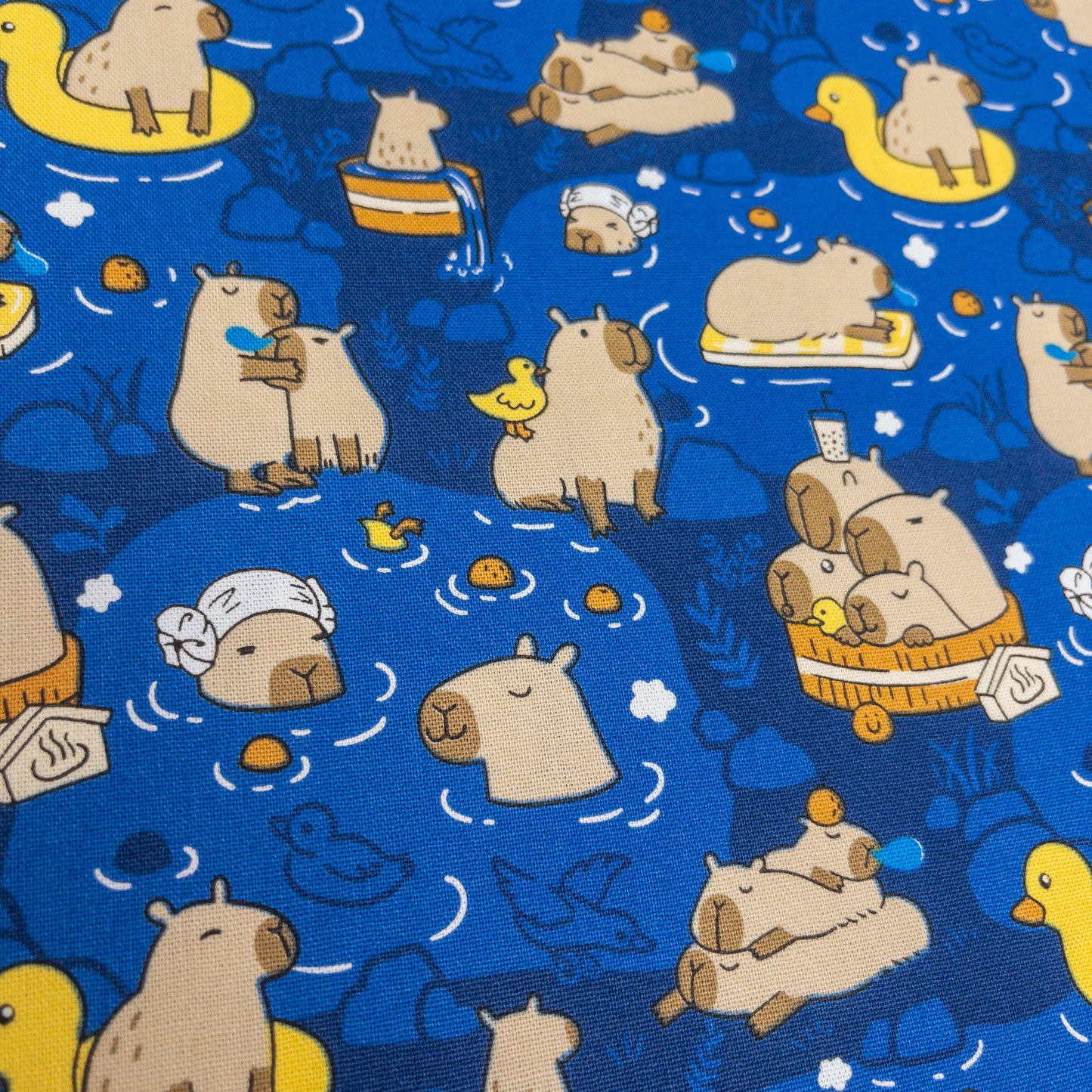 Taiwan | 水豚温泉 capybara | cotton printed oxford 純棉