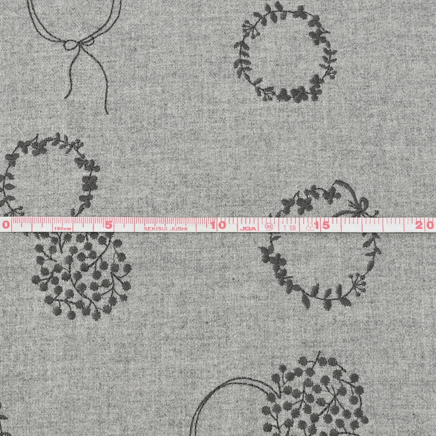 Japan | VIYELLA floral wreath 花圈刺繡 | cotton yarn dyed embroidery 法蘭絨純棉