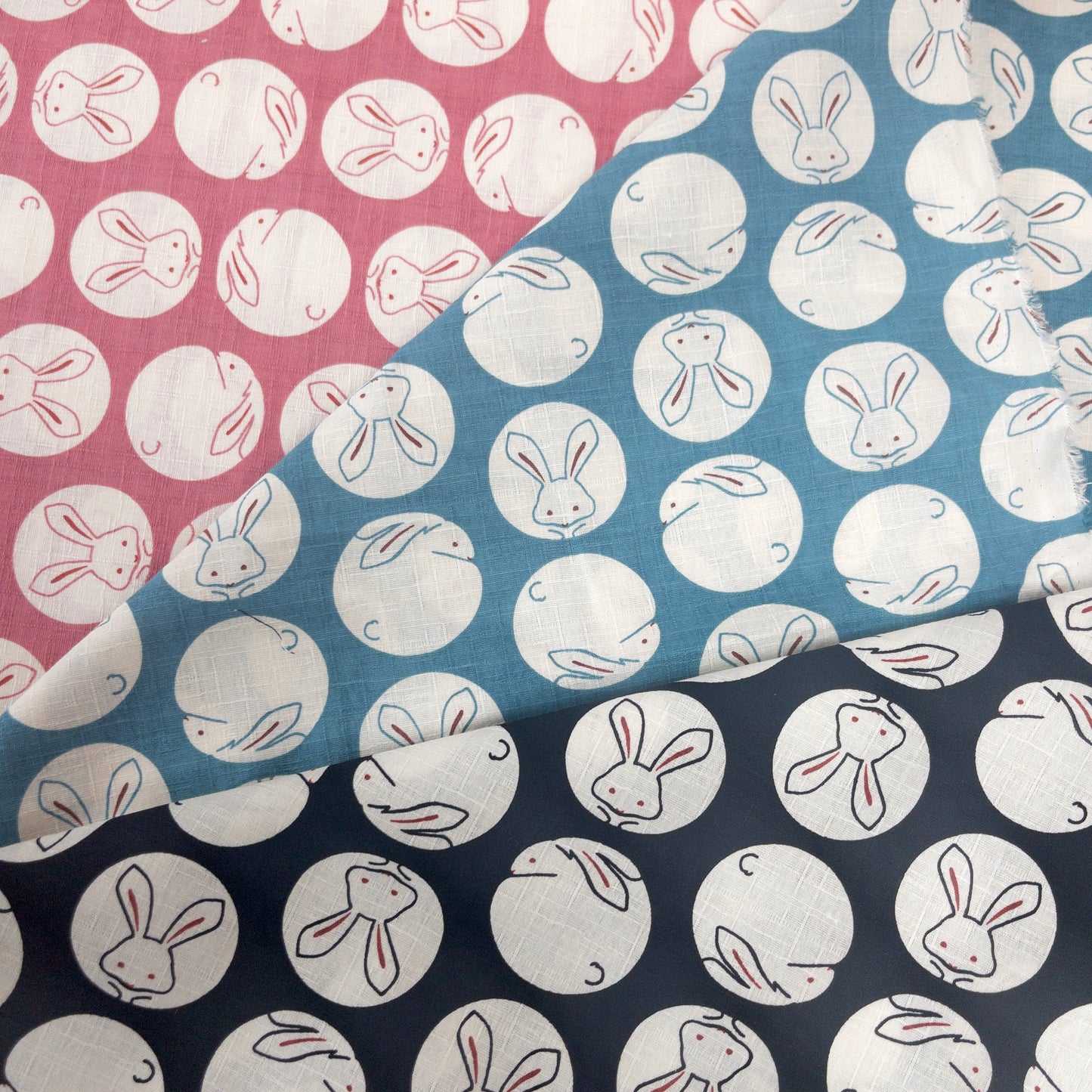 Japan | round rabbit 圓形白兔 | cotton shantung 竹節棉