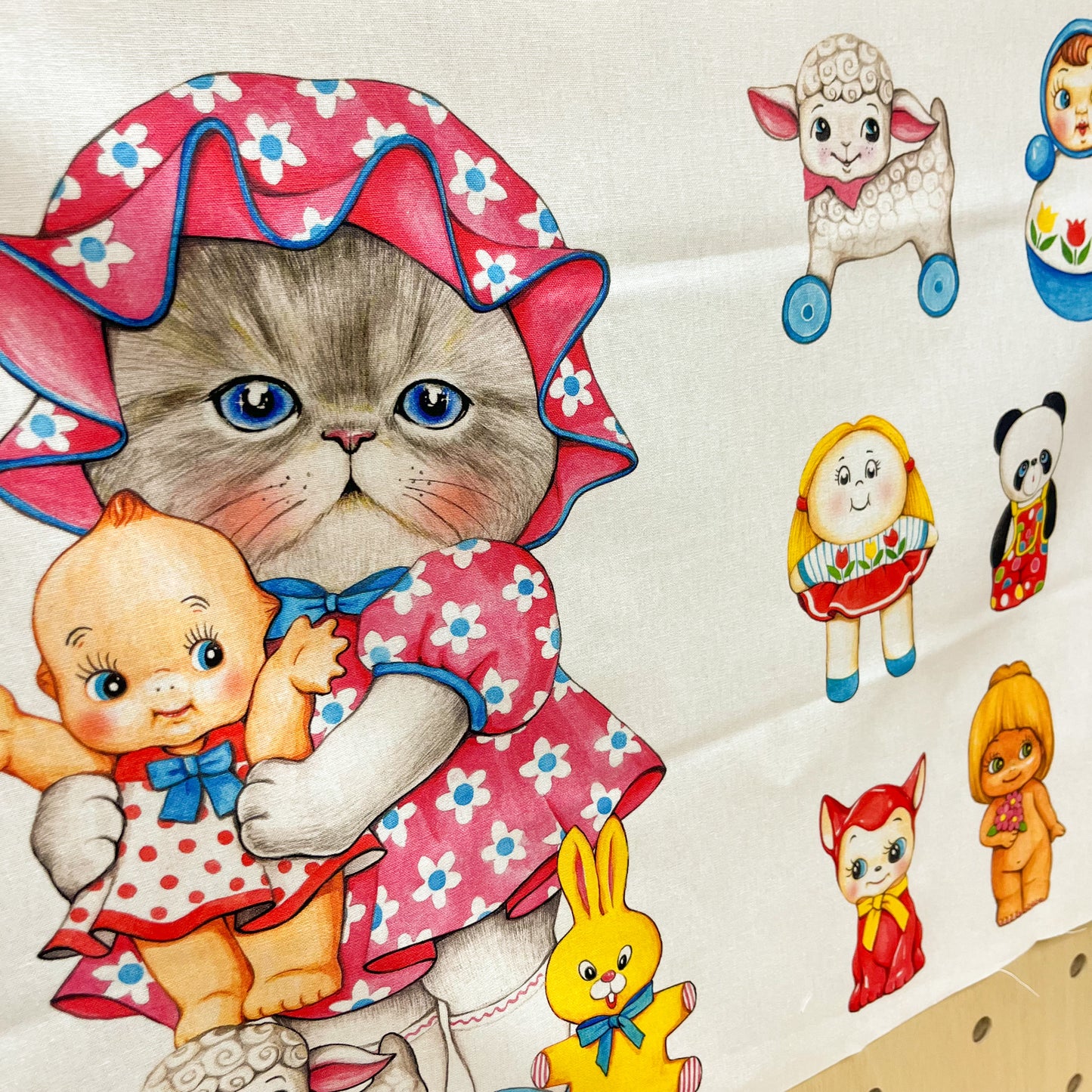 Unclecat 貓叔叔 | rumi and old toys | cotton linen 棉麻