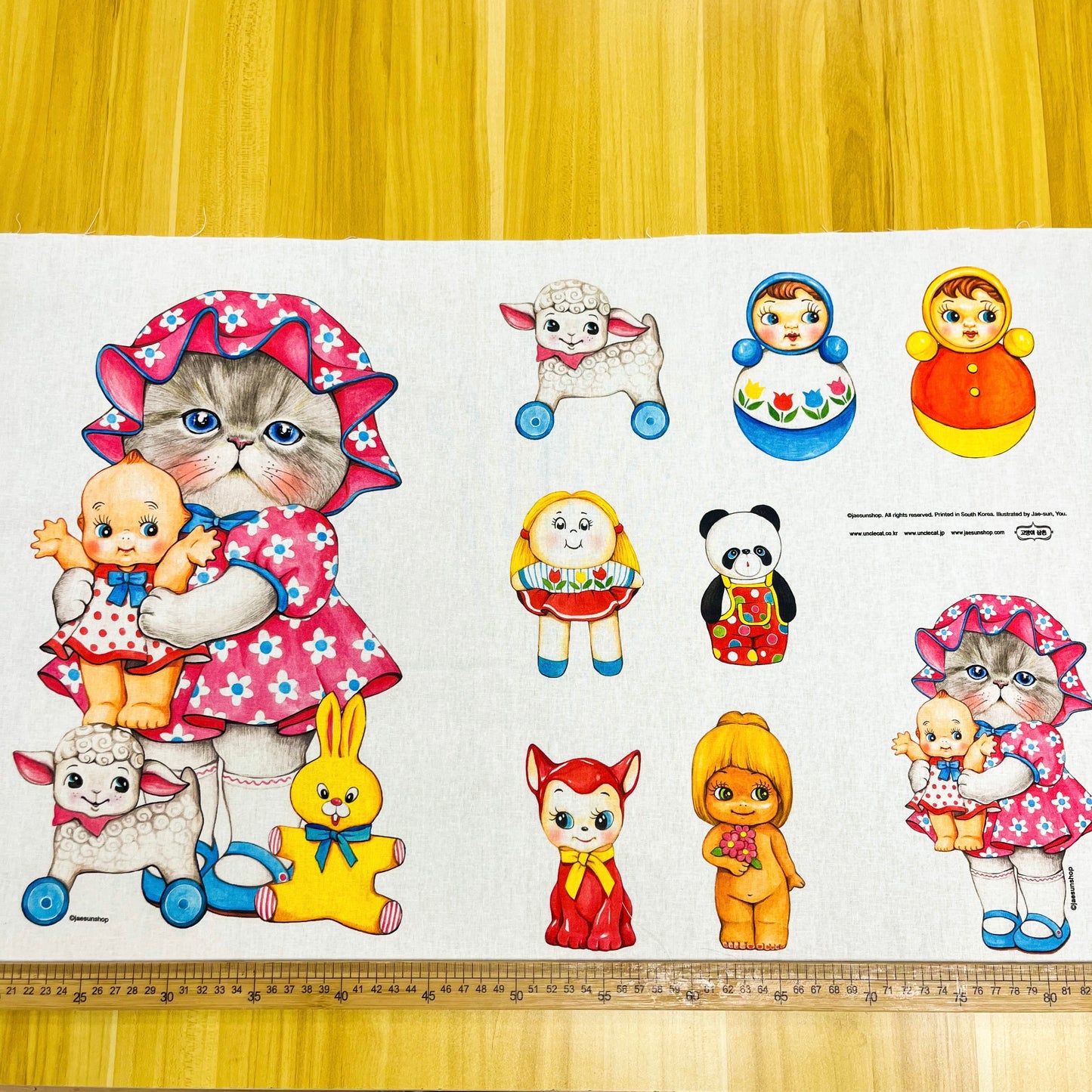 Unclecat 貓叔叔 | rumi and old toys | cotton linen 棉麻