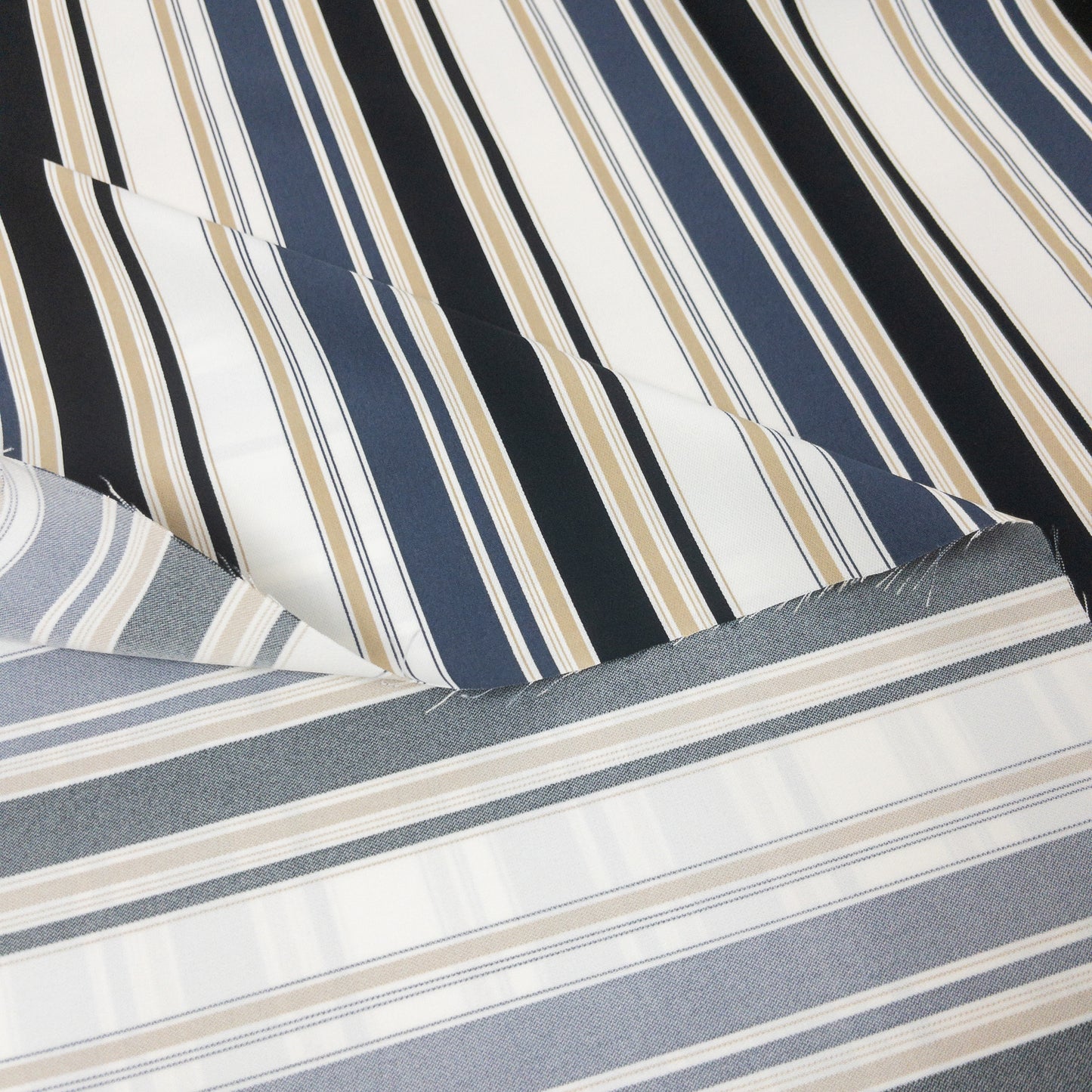 Japan | stripes 間條 | polyester cotton white dyed twill 雙面輕微彈性斜紋布