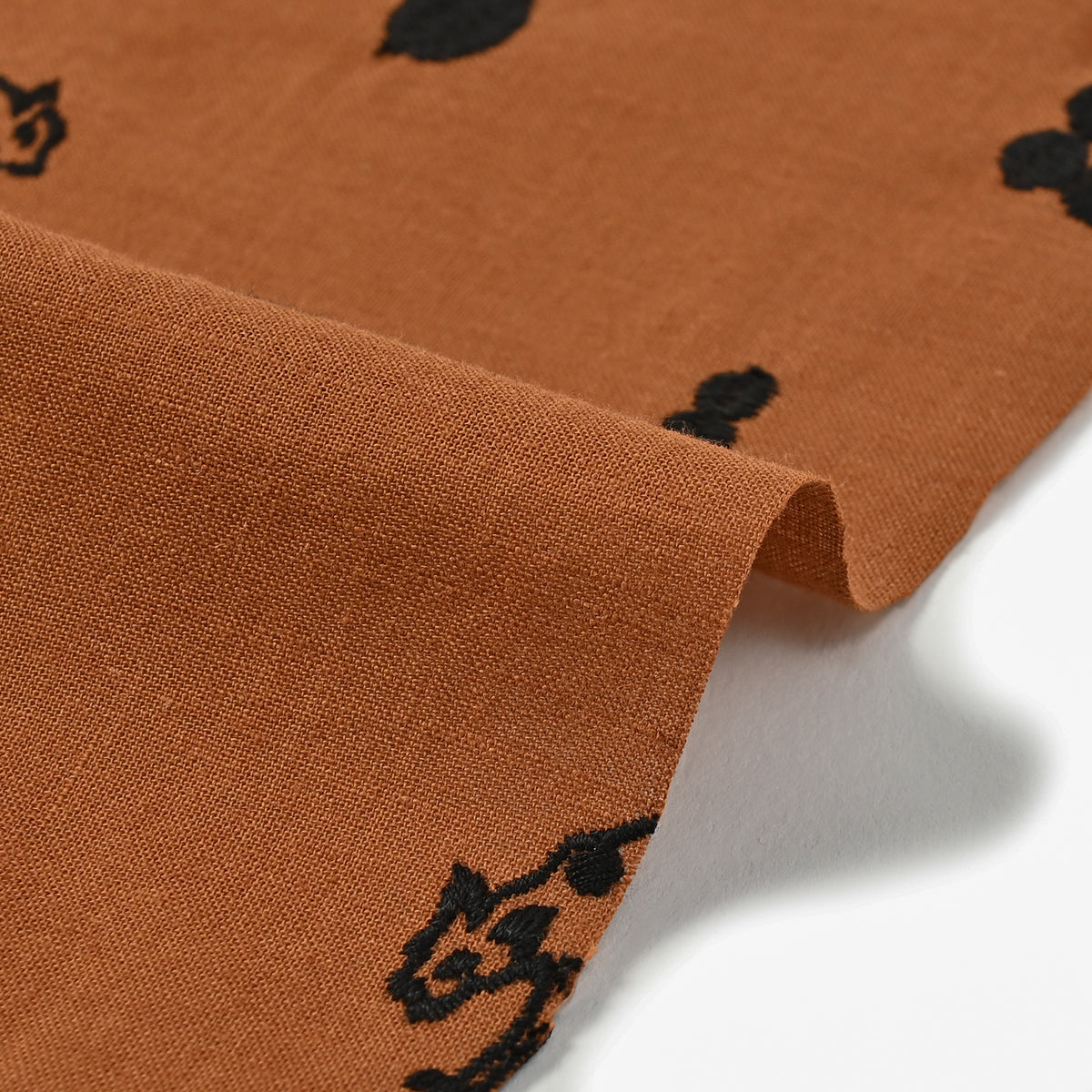 ECHINO | 2023 leopard | cotton linen embroidery 棉麻刺繡