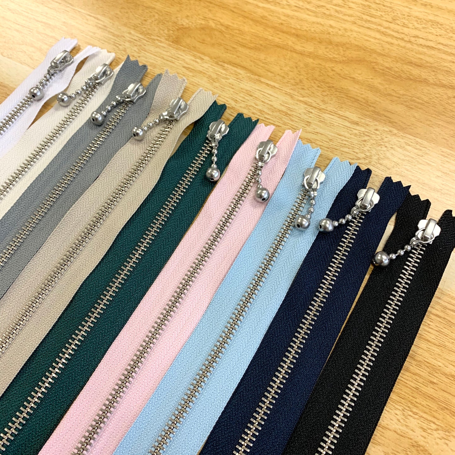 YKK 無叻白銅牙金屬5號拉鍊 25cm - 珠鏈頭