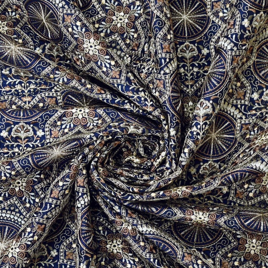 India | halo embroidered fabric 花輪刺繡布