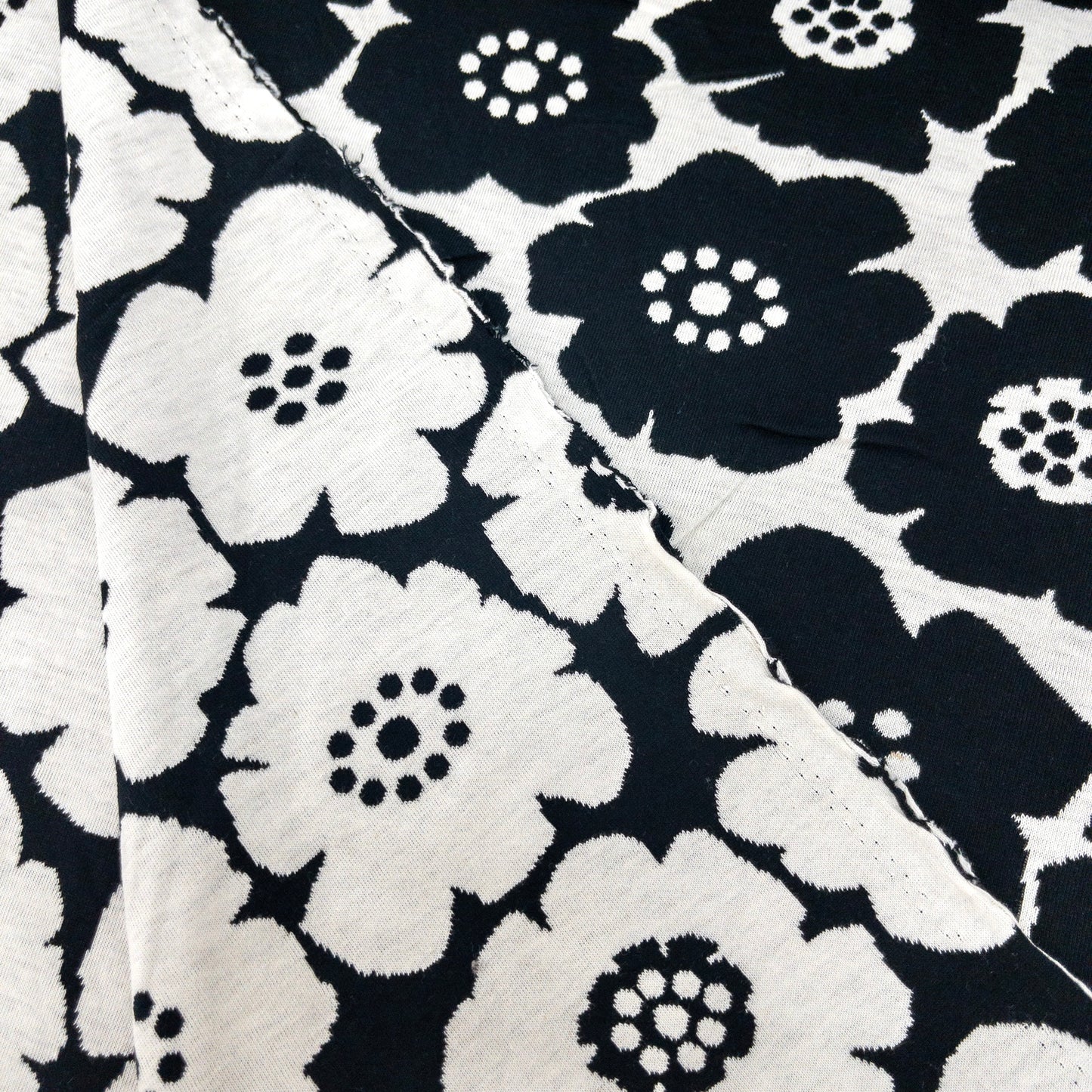 maffon | medium anemone flowers black ivory 北歐簡約中花 黑+米白 | cotton jacquard knit 雙面純棉提花針織 - 160cm