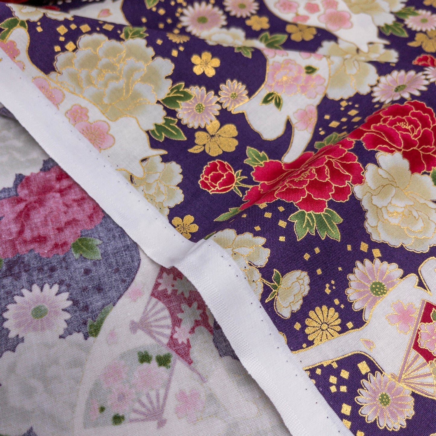 Quilt Gate | bronzing white cats floral 燙金白貓花朵 | cotton printed sheeting 純棉