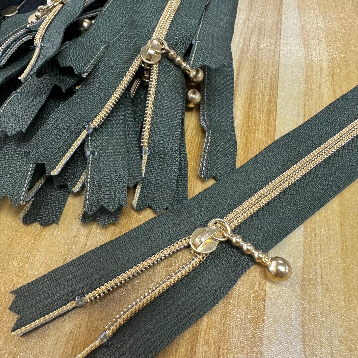 YKK Metallion Gold Coil Nylon close end zipper 20cm 3 colors YKK 金色尼龍密尾拉鍊 20cm 3色 - metal ball zipper head 金屬珠鏈頭