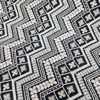 India | black ethnic embroidered fabric 黑色民族風刺繡布
