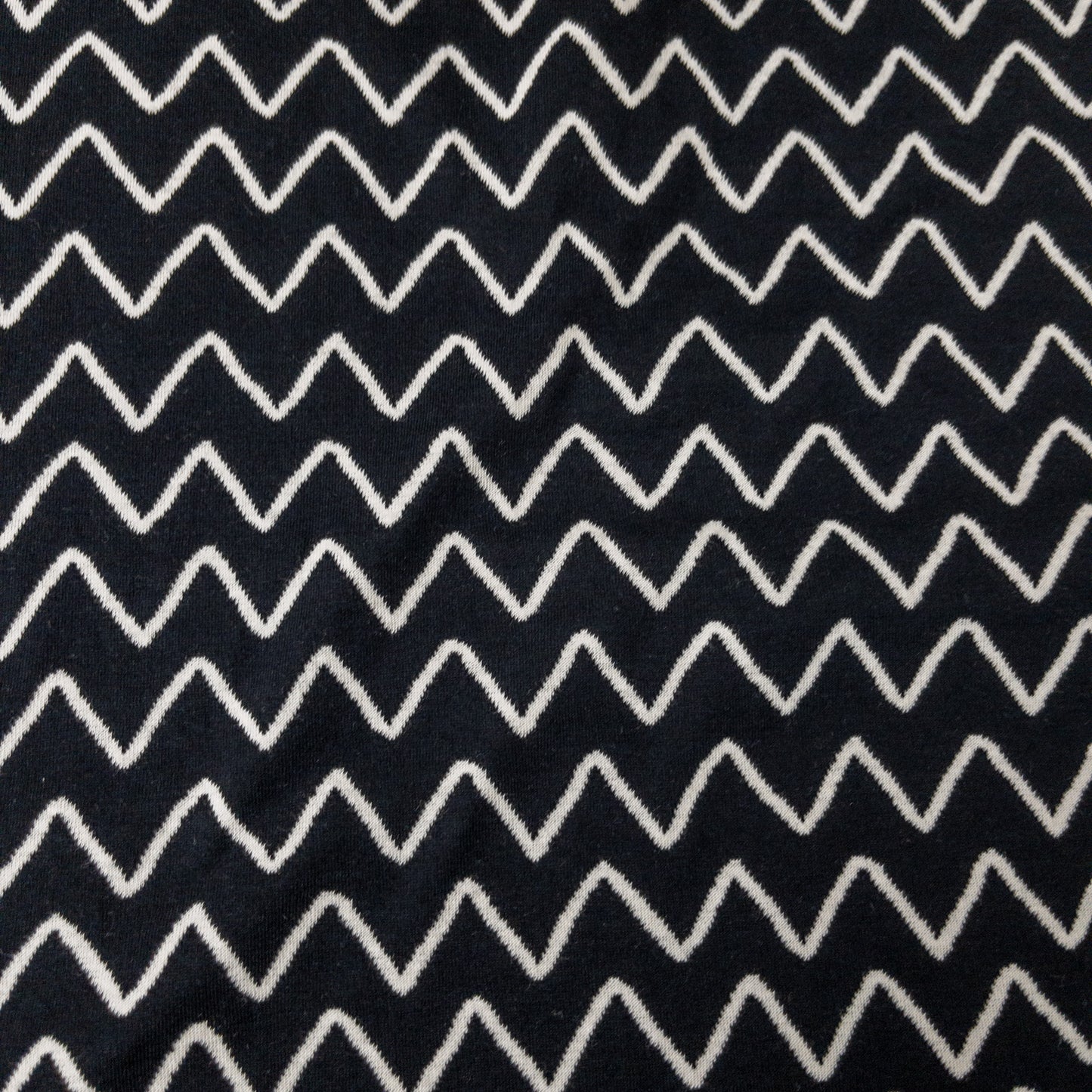 maffon | zigzag stitch black ivory 鋸齒形狀 黑+米色 | cotton jacquard knit 雙面純棉提花針織 - 160cm