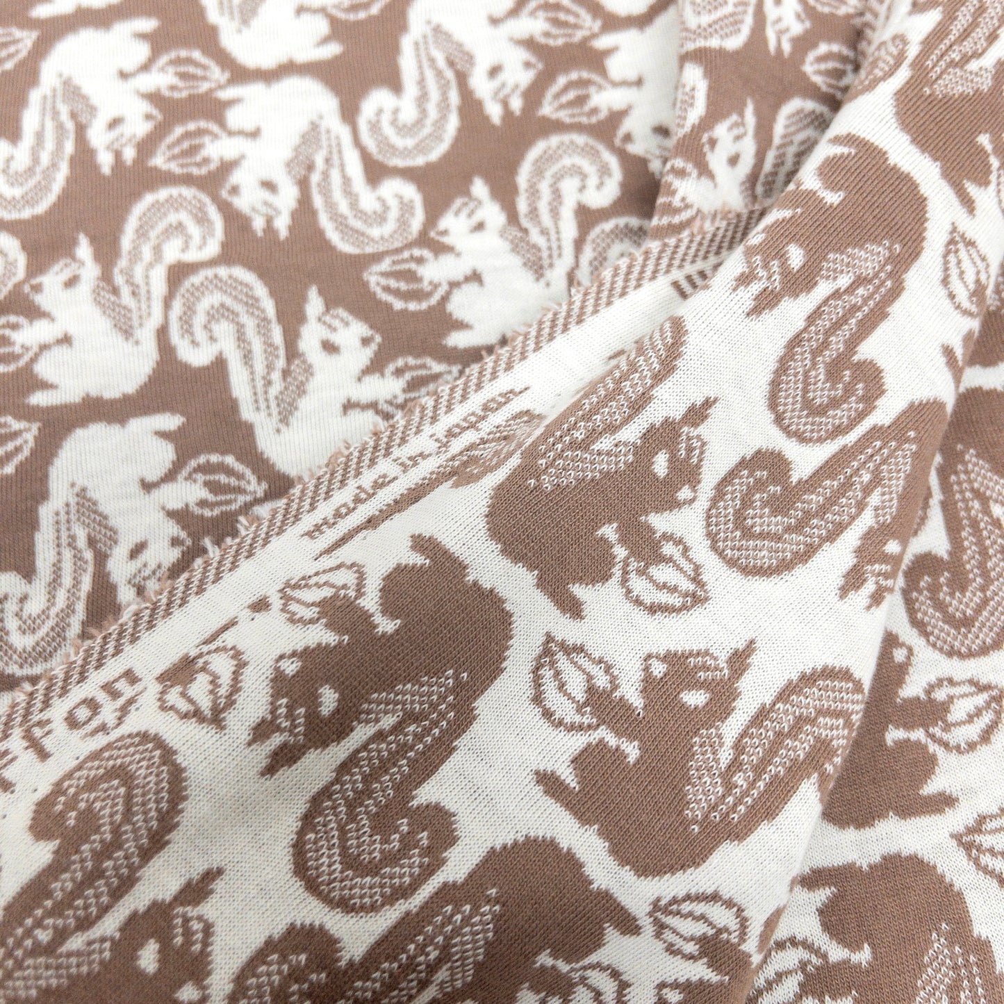maffon | squirrel cocoa ivory 松鼠 啡+米色 | cotton jacquard knit 雙面純棉提花針織 - 160cm