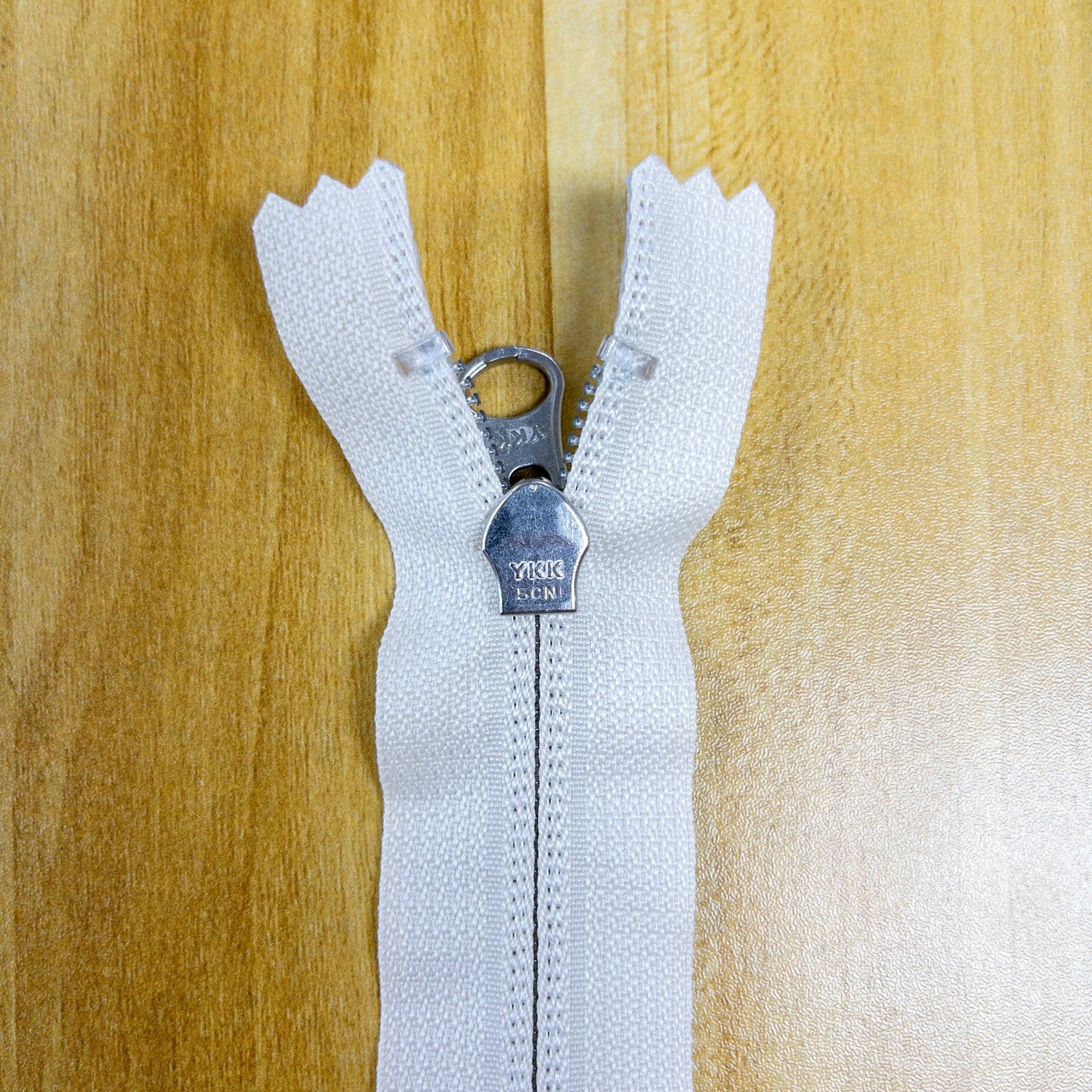 YKK Metallion Silver Coil Nylon close end zipper 20cm 4 colors YKK 銀色尼龍密尾拉鍊 20cm 4色