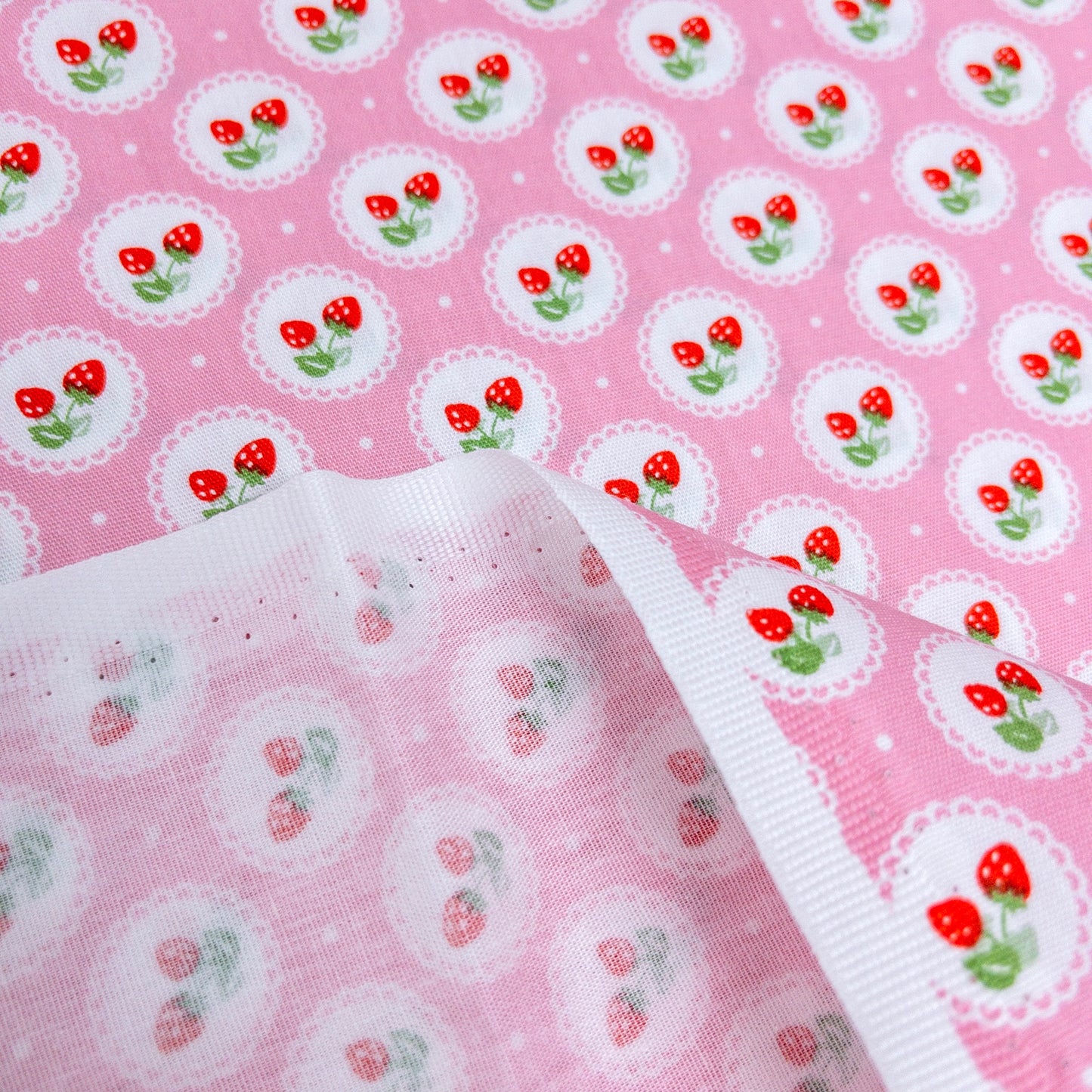 Japan | strawberry 草莓圓點 | cotton printed sheeting 純棉