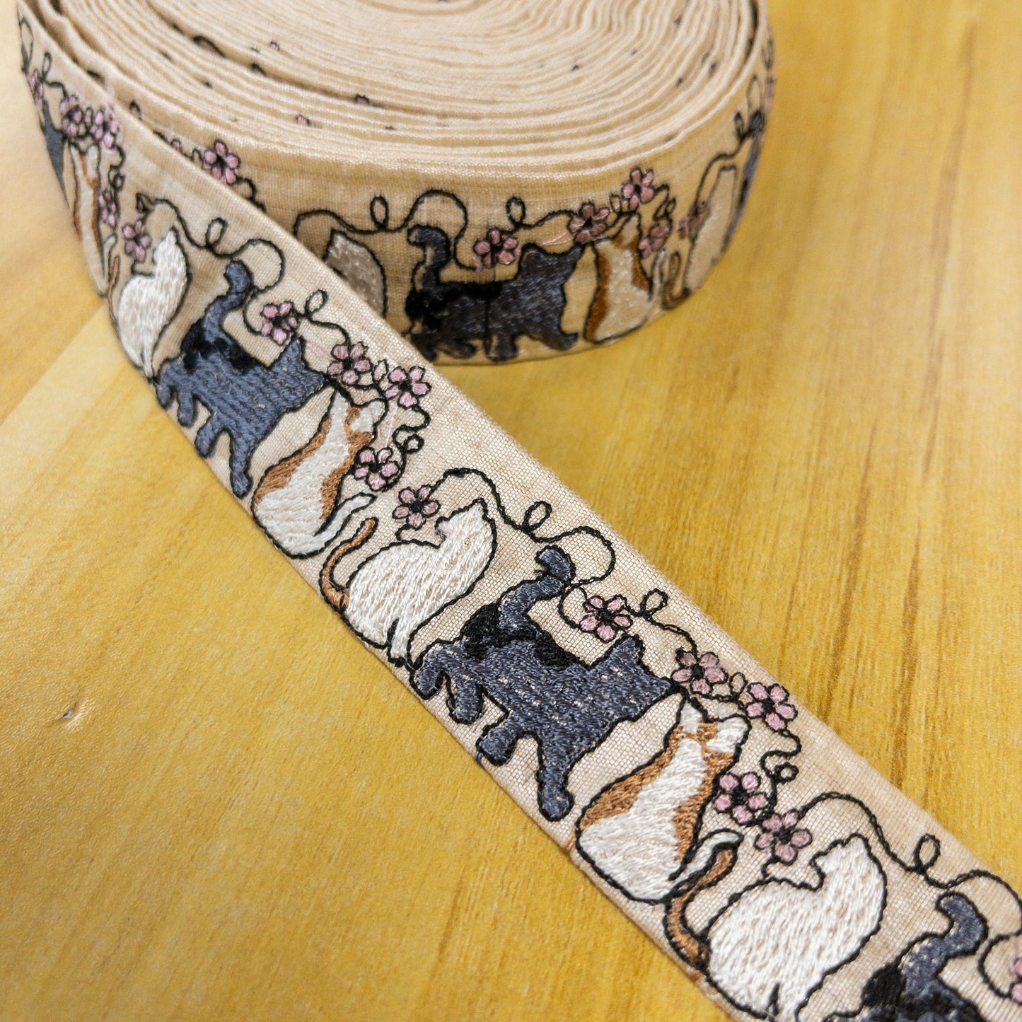 India | cats & flowers 3.3cm 貓貓心 | embroidery webbing 刺繡帶