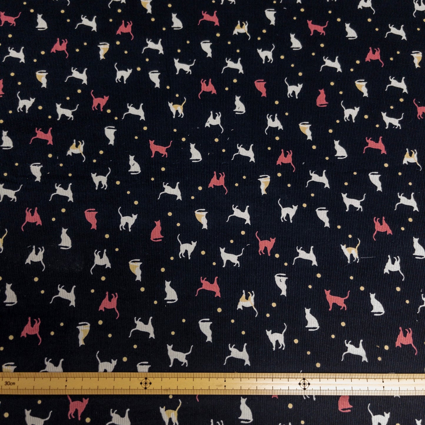 Japan | cats 貓貓波點 | cotton printed corduroy 薄燈芯絨