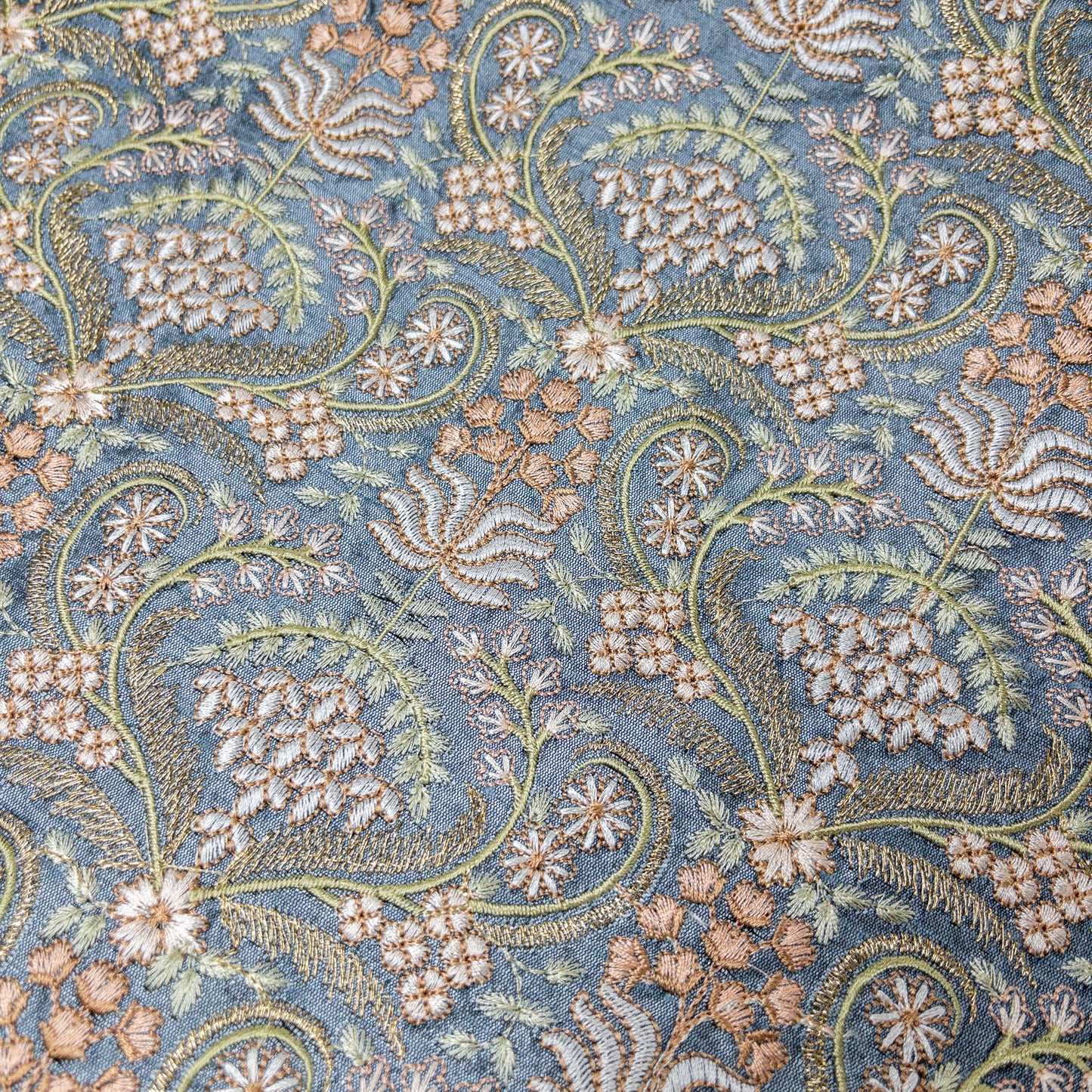 India | flowers embroidered fabric 花朵開屏刺繡布