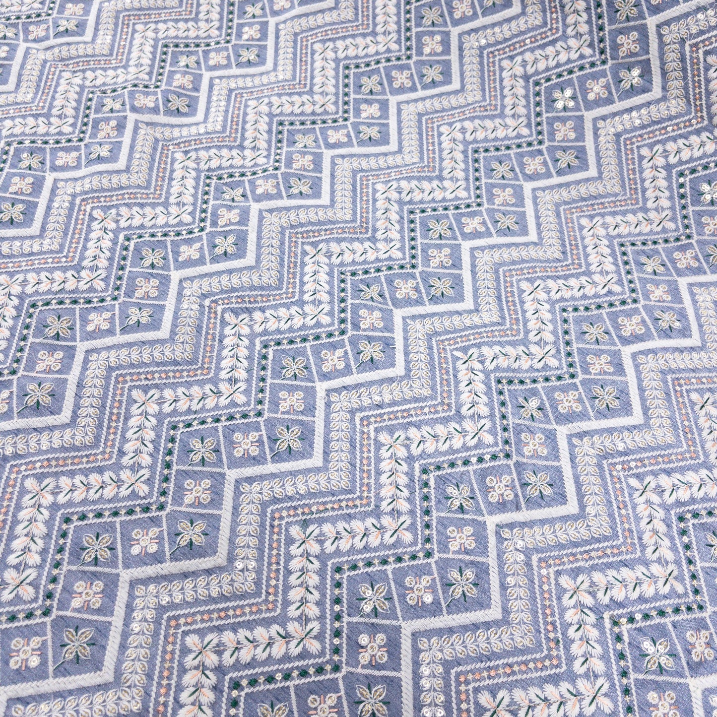 India | ethnic embroidered fabric 民族風刺繡布