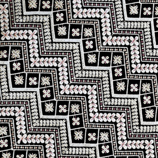 India | black ethnic embroidered fabric 黑色民族風刺繡布