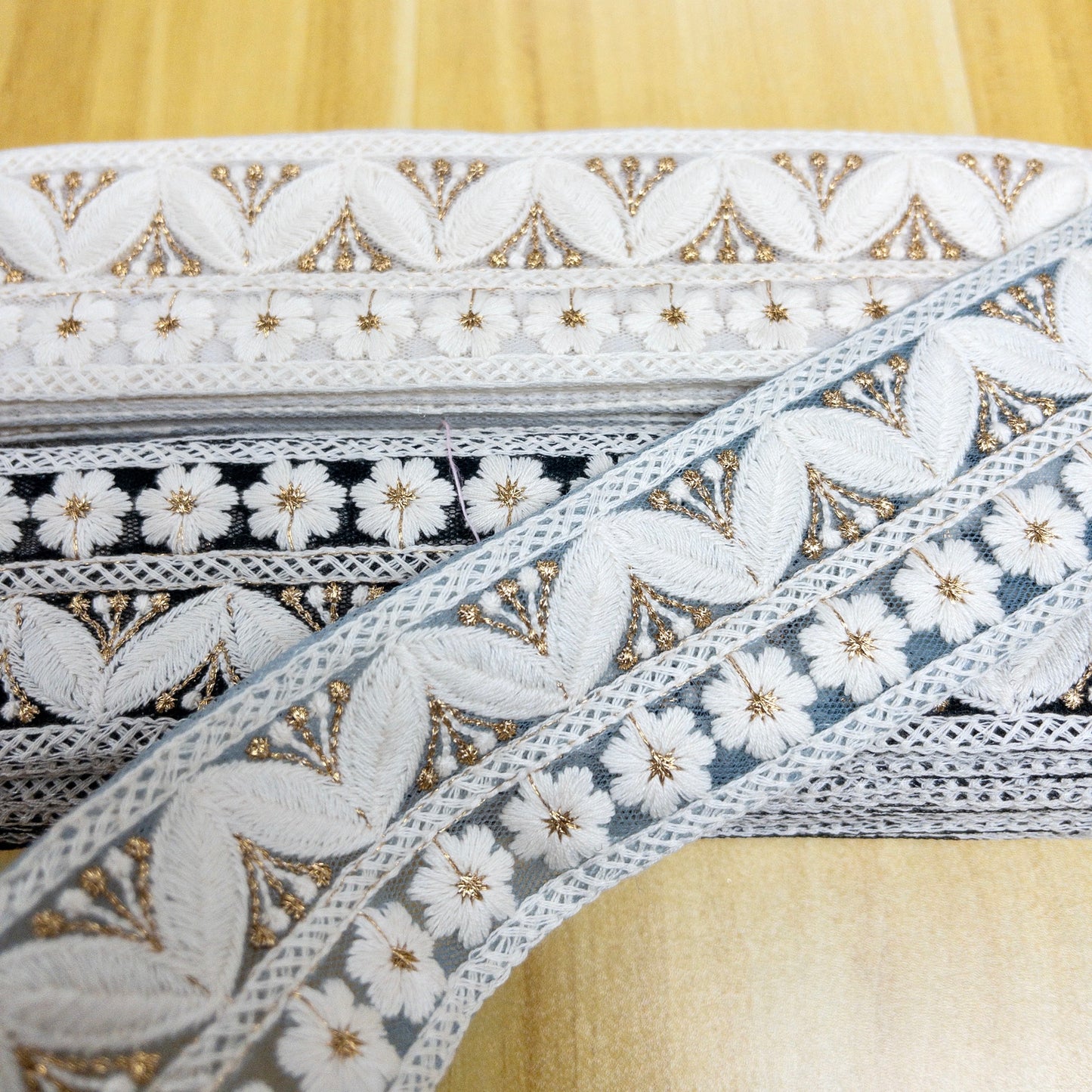 embroidery webbing 刺繡帶 | small white flowers and leaves 小白花朵和葉 5cm