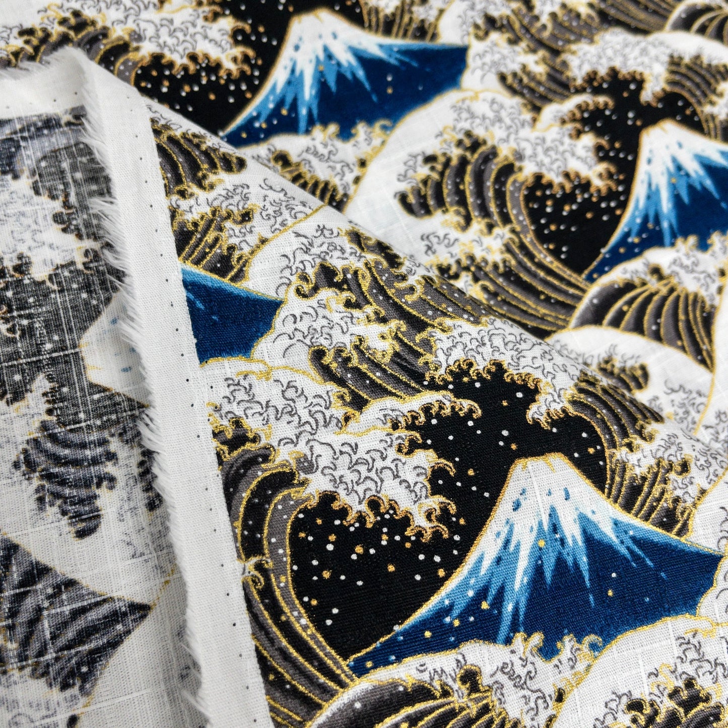 Japan | japanese bronzing fujisan the great wave off kanagawa 燙金富士山神奈川沖浪裏 | cotton shantung 竹節棉