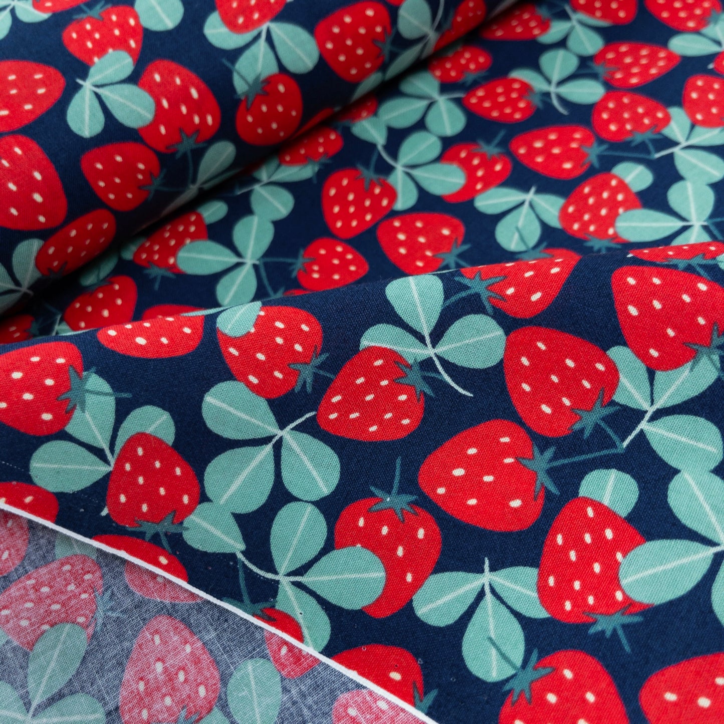 Japan | red strawberry 紅士多啤梨 | cotton printed shirting 純棉