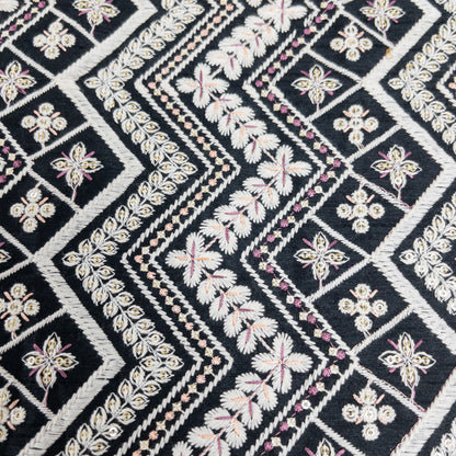 India | black ethnic embroidered fabric 黑色民族風刺繡布