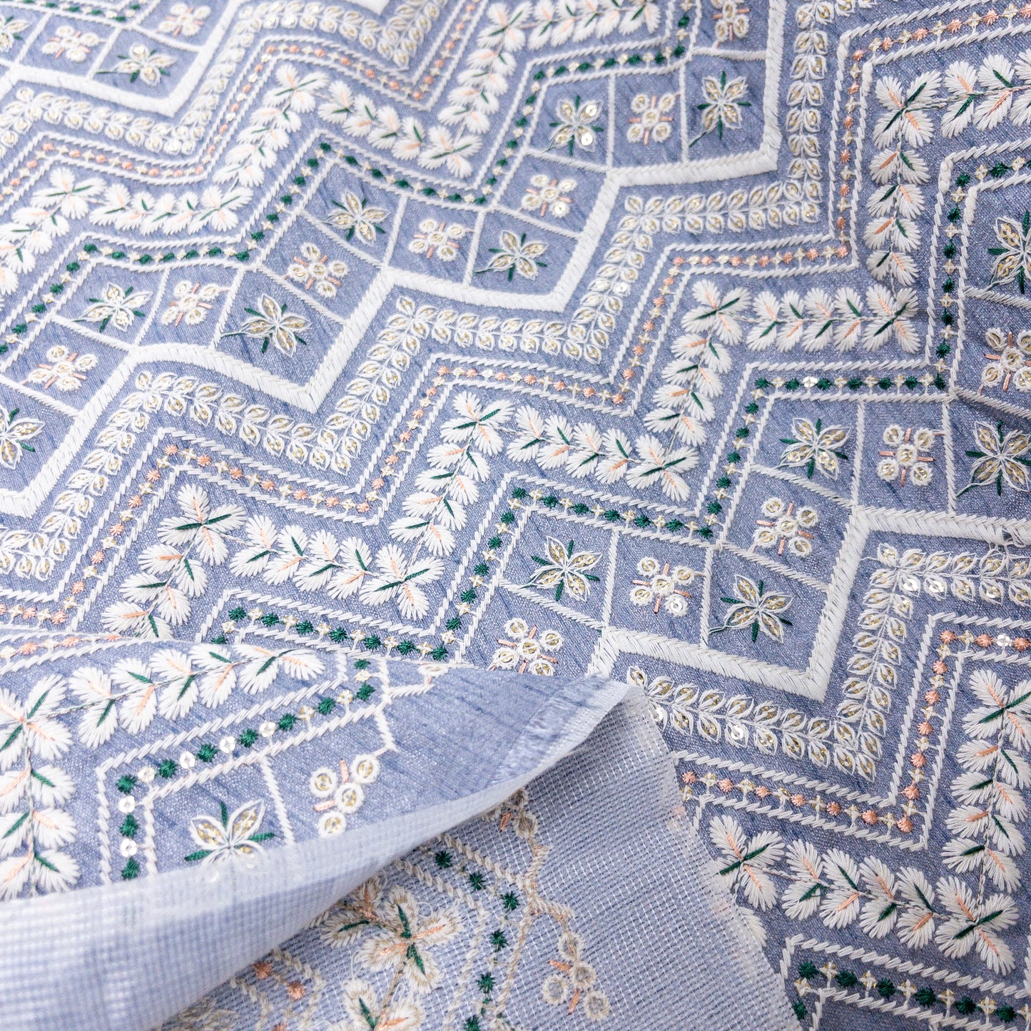 India | ethnic embroidered fabric 民族風刺繡布