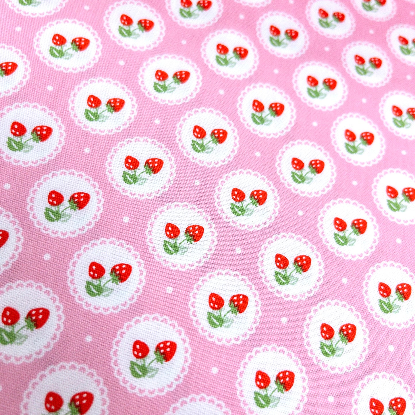 Japan | strawberry 草莓圓點 | cotton printed sheeting 純棉