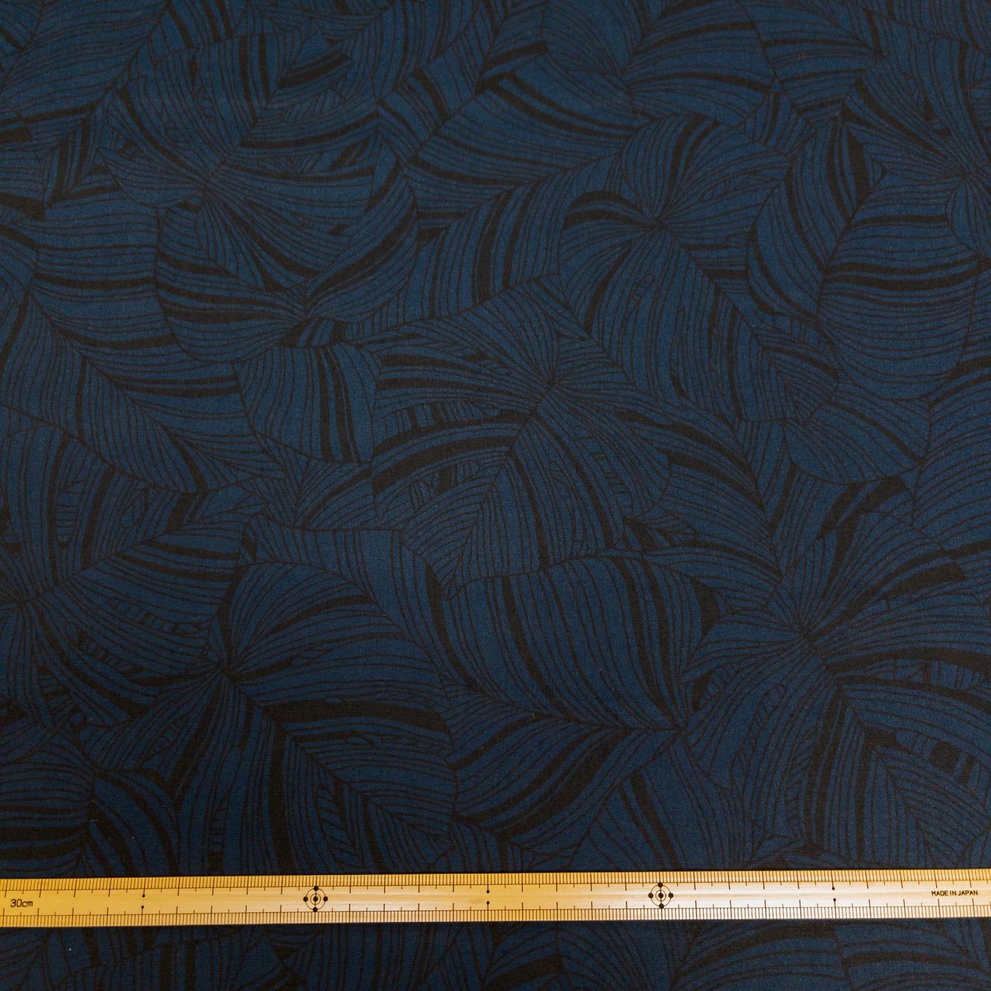 Japan | deep blue leaves 深藍植物暗花 | cotton printed broad 純棉