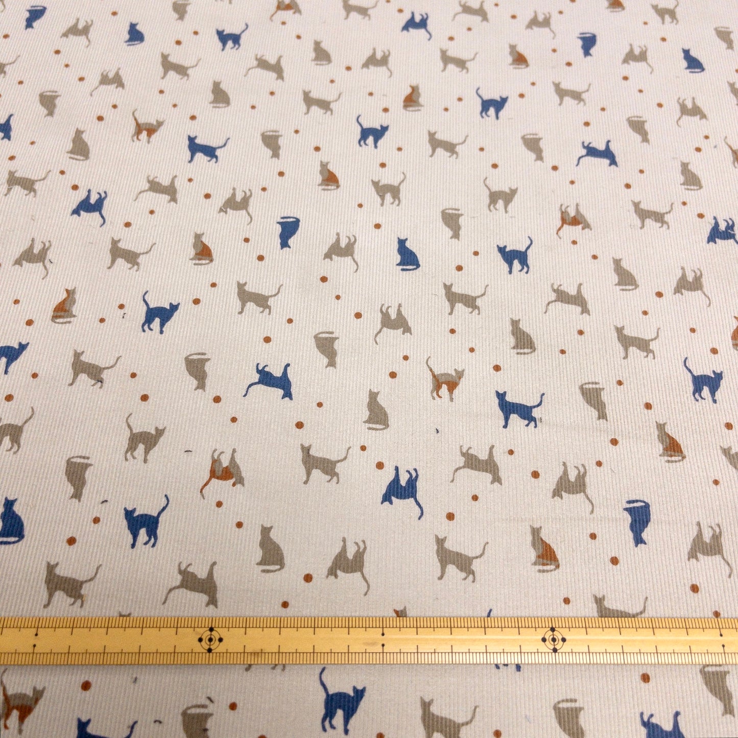 Japan | cats 貓貓波點 | cotton printed corduroy 薄燈芯絨