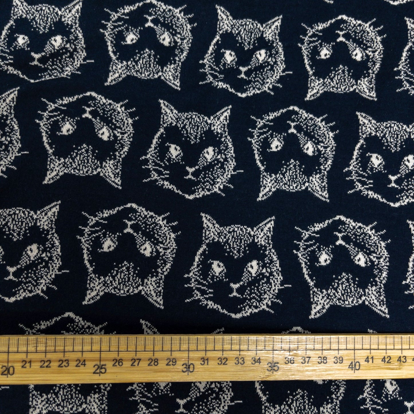maffon | chaton cat navy beige 水鑽貓貓 深藍+米色 | cotton jacquard knit 雙面純棉提花針織 - 160cm