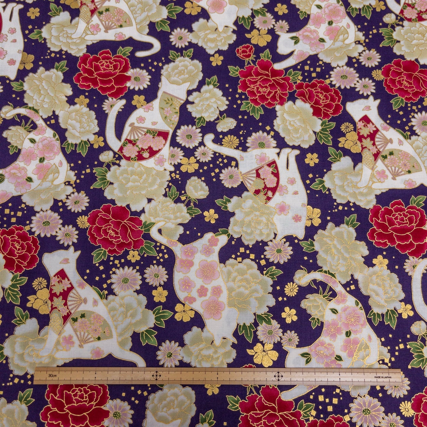 Quilt Gate | bronzing white cats floral 燙金白貓花朵 | cotton printed sheeting 純棉