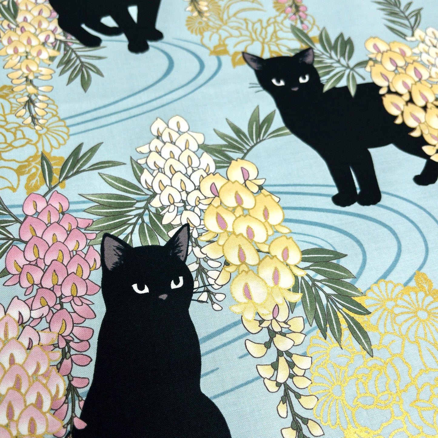 Quilt Gate | gilded wisteria flowers and black cats 燙金紫藤花大黑貓 | cotton printed sheeting 純棉