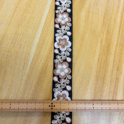 embroidery webbing 刺繡帶 | round petal flower 圓瓣花 2.8cm