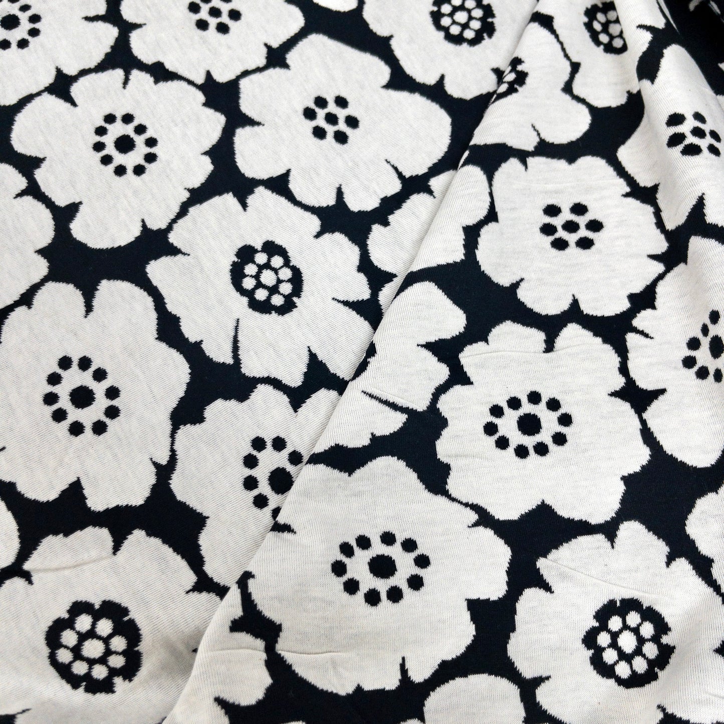 maffon | medium anemone flowers black ivory 北歐簡約中花 黑+米白 | cotton jacquard knit 雙面純棉提花針織 - 160cm