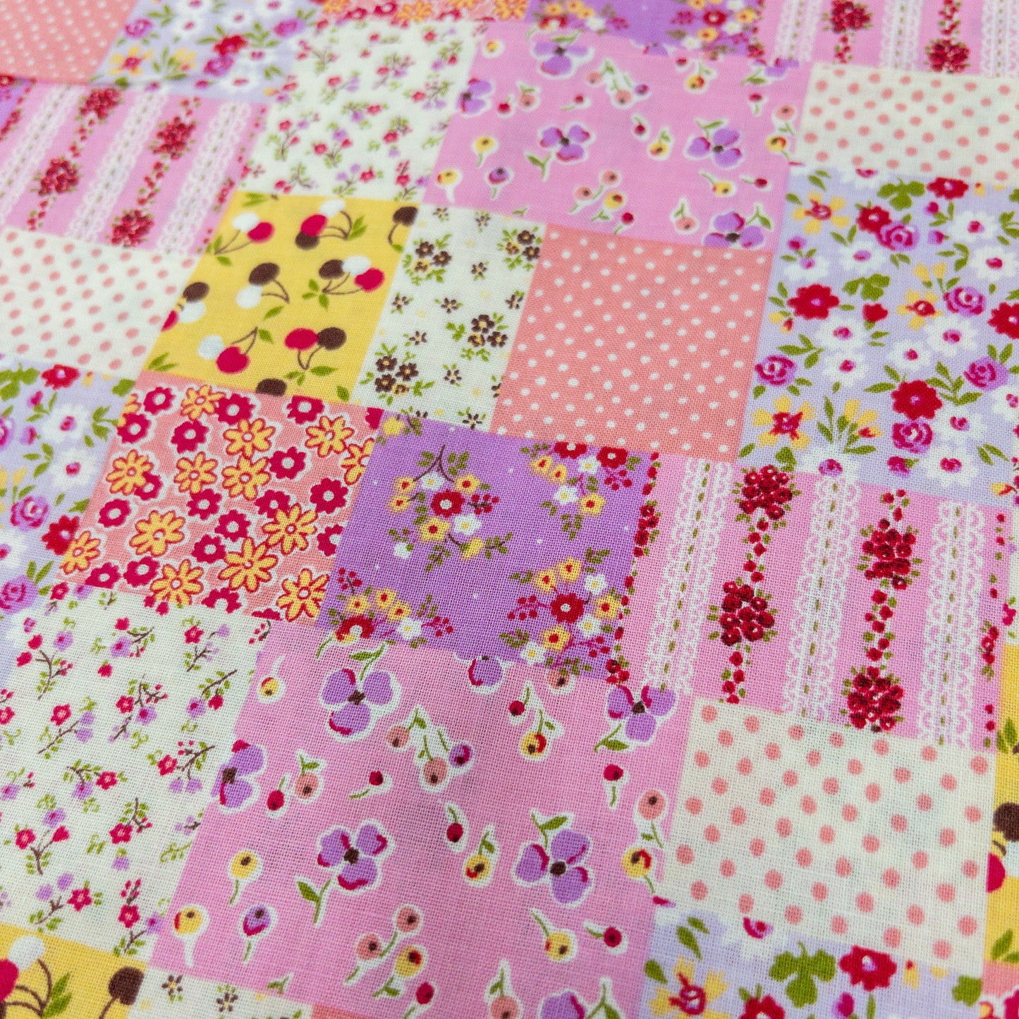 Japan | Petite Floral Polka Dot Patchwork 細花圓點拼布 | cotton printed sheeting